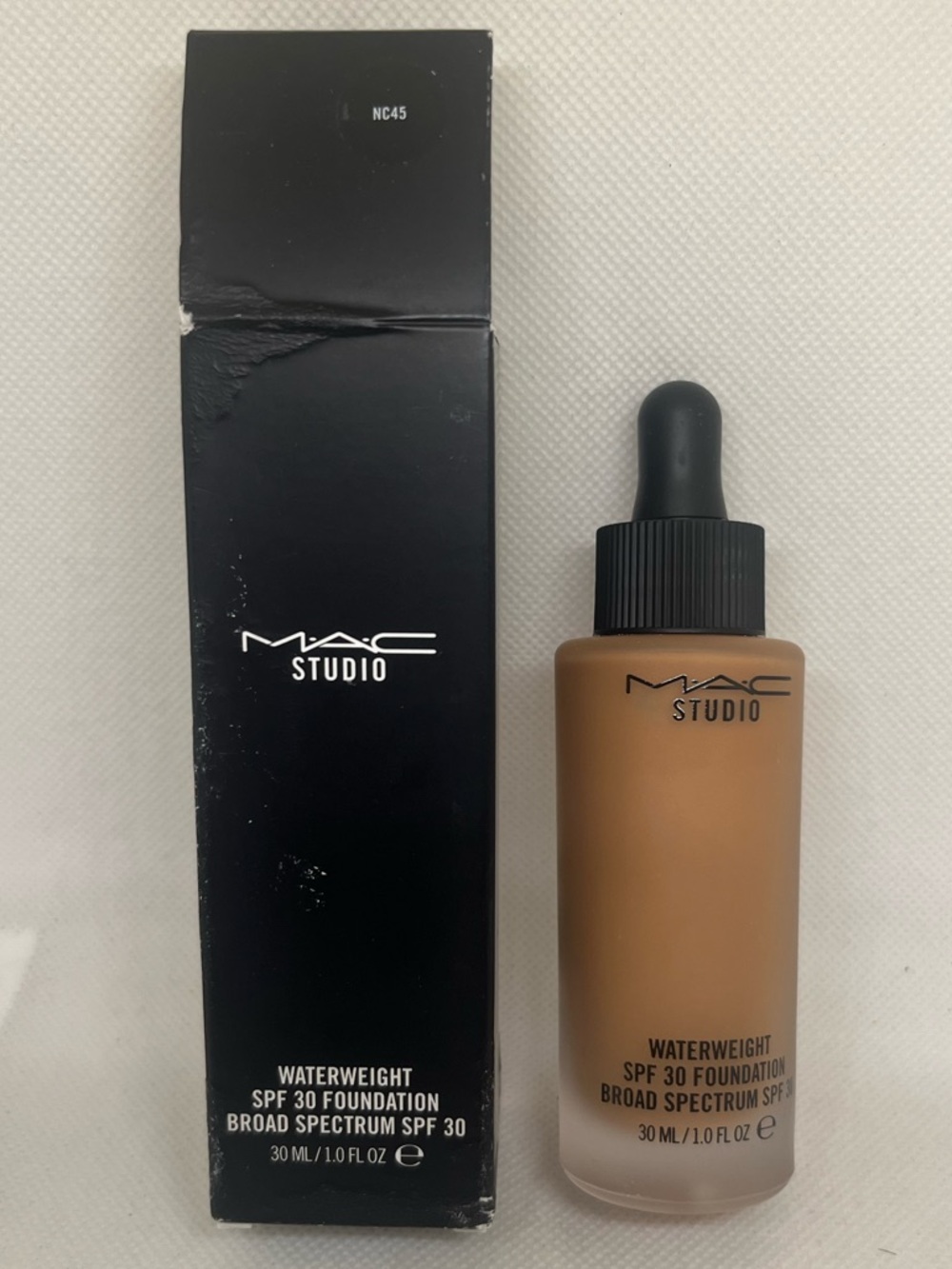 New NC45 Mac Studio Waterweight SPF30 Foundation Sheer Coverage Brand New in Box